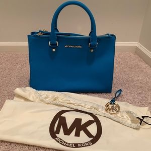 Michael Kors Large Selma Purse / Shoulder Bag